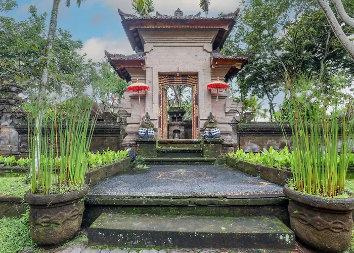 Hotels with pool Uma Dawa And Spa