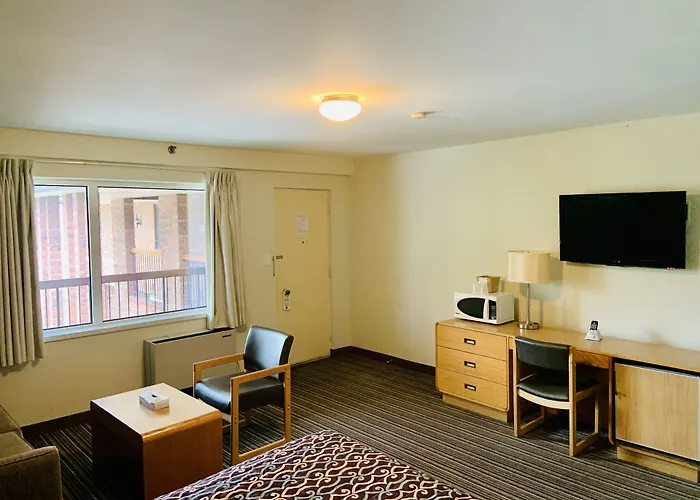 Motel: Green Acres Motel