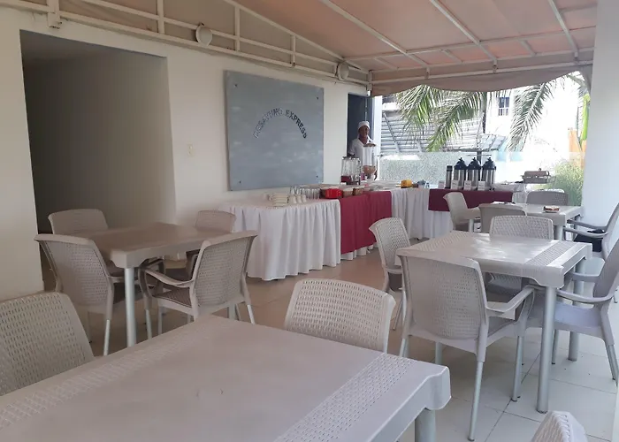 Central hotel: Mintaka Hotel + Lounge