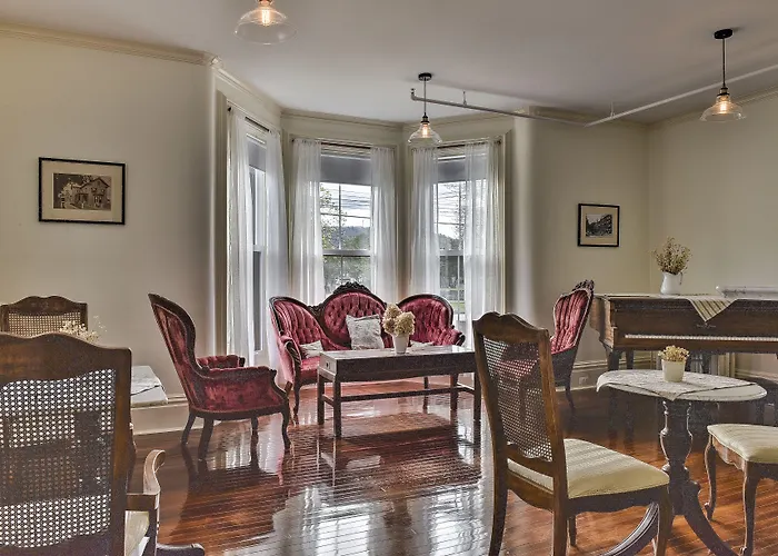 Hotel: The Burrell House