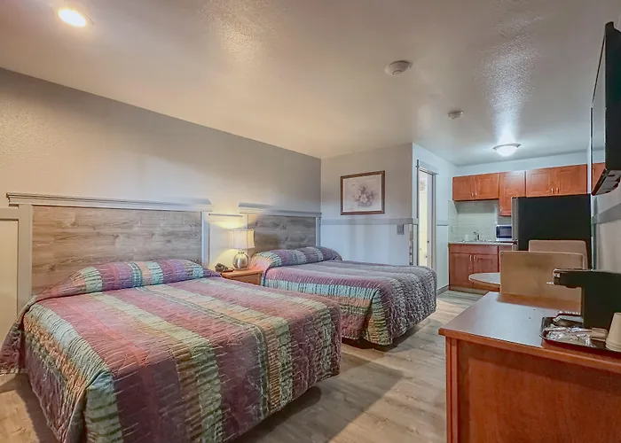 Motel: Emerald Best Motel