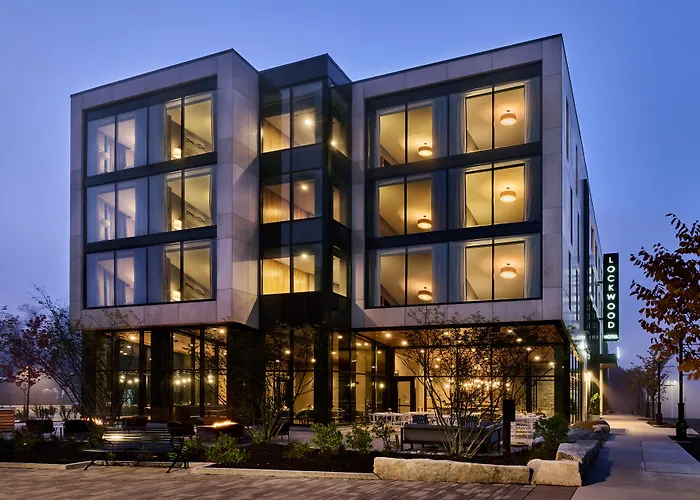 Central hotel: Lockwood Hotel