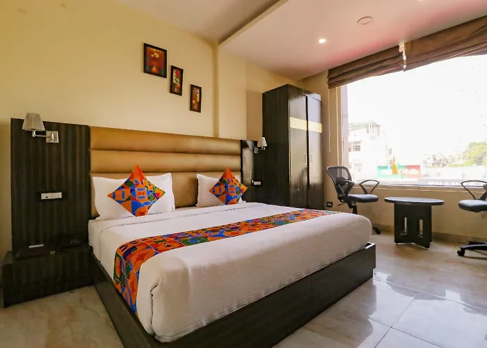 Central hotel: Fabhotel Narula