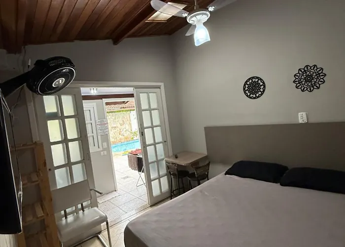 Pousada com piscina: Bertioga Litoral