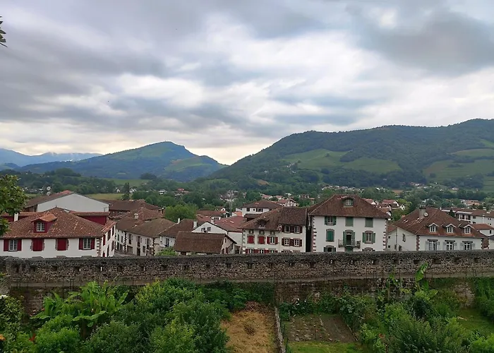 Du Pèlerin- Auberge De Charme En Pierre Avec Vue Sur Les Montagnes