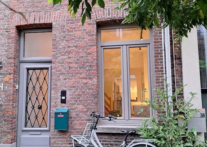 Funky Jungle house - Rustig gelegen rijwoning in hartje Mechelen