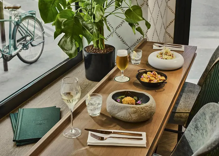 Hotel com tênis: Nh Collection Paris Ponthieu Champs-Elysees