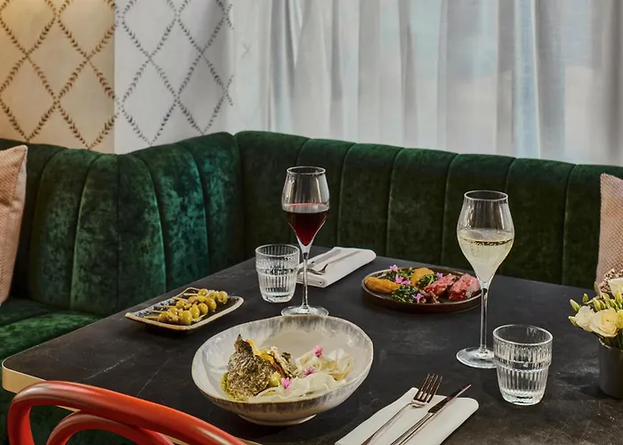 Hotel com tênis: Nh Collection Paris Ponthieu Champs-Elysees