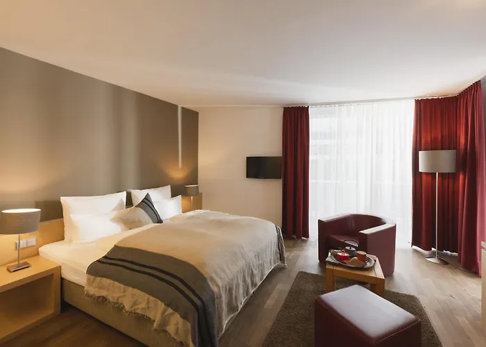 4 star hotel: 