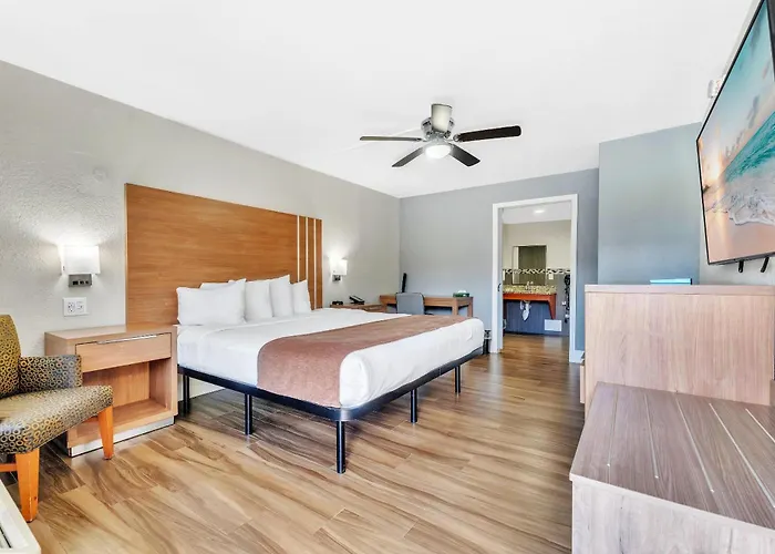 Rodeway Inn & Suites Fort Lauderdale Airport & Cruise Port