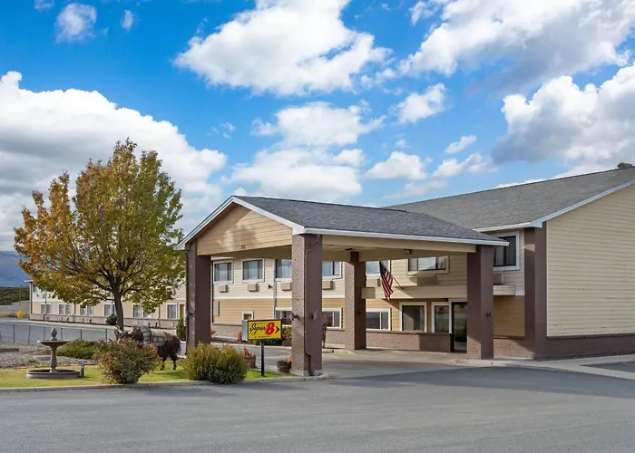 Hotels with pool Super 8 By Wyndham Baker City