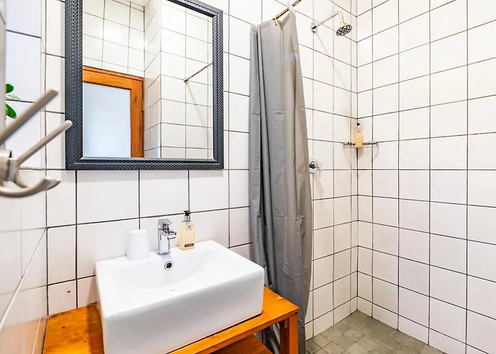 Guest house: The Village In Hatfield