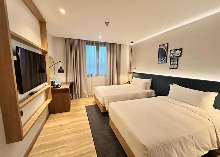 Hotel near College: Hilton Garden Inn Bucharest Airport