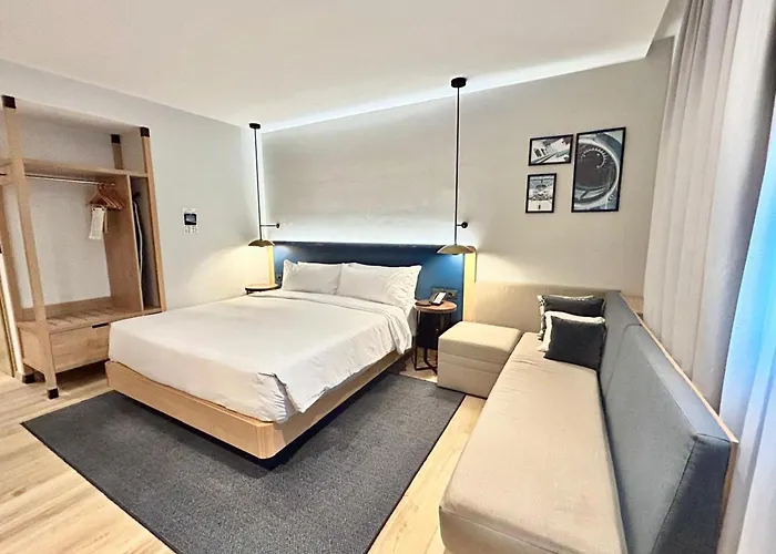 Hotel near College: Hilton Garden Inn Bucharest Airport