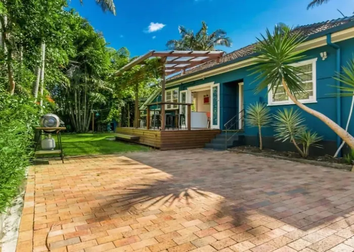 Frankies Beach House - 1 A Carlyle Lane