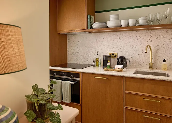 Hotels With Four Stars July - London Victoria