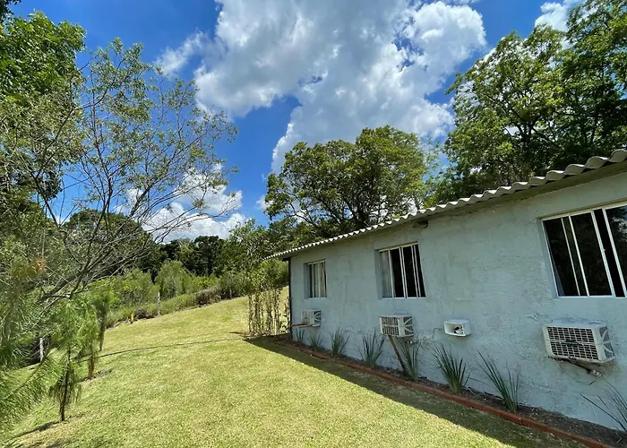 Pauapique - Suítes com café da manhã, ar condicionado e frigobar à 900 metros da Rota do Vinho
