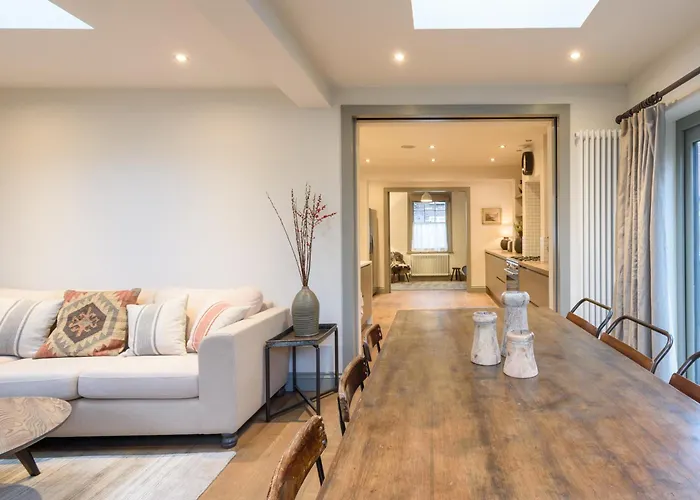 Pet-Friendly Luxury Home For Families & Friends