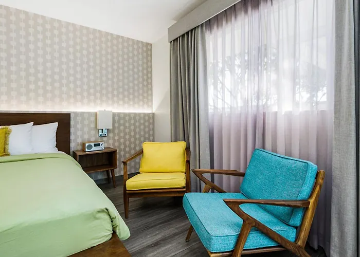 3 star hotel: The Skylark, A Palm Springs Hotel