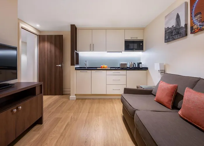 Central hotel: Marlin Waterloo