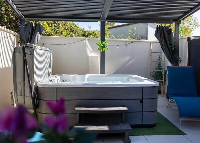 Bella Vita Outdoor Jacuzzi