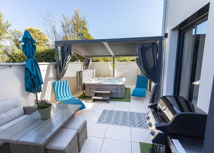 Bella Vita Outdoor Jacuzzi