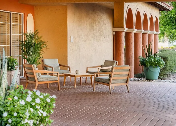 Hotel with Tennis: Inn Of Naples, Tapestry Collection By Hilton