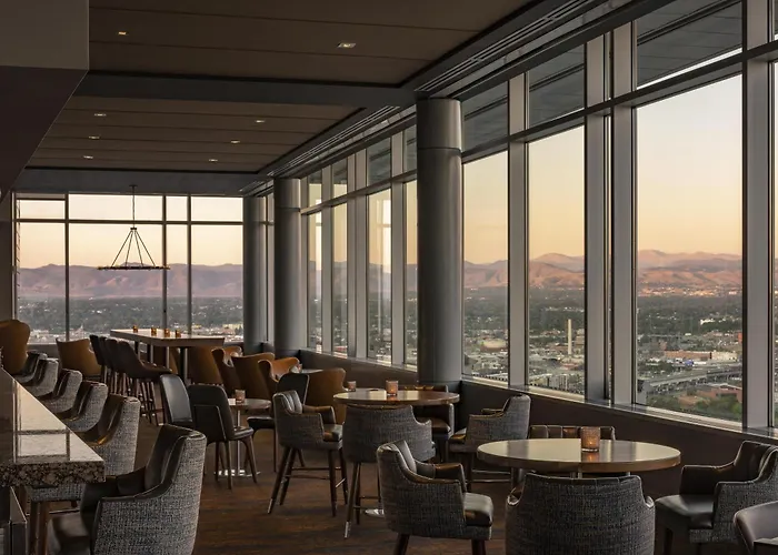 Hotel with pool: Hyatt Regency Denver At Colorado Convention Center