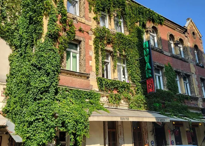 Budapest Party Hostel At Udvarom