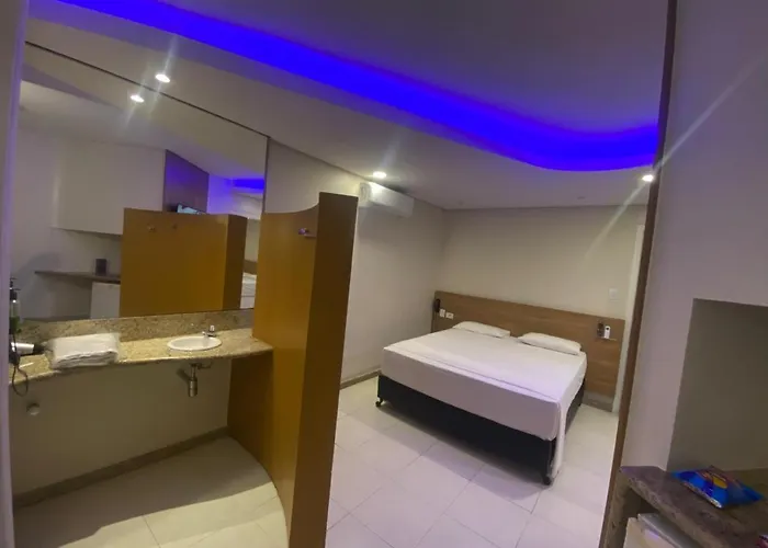 Hotel com jacuzzi: Fantasy Motel