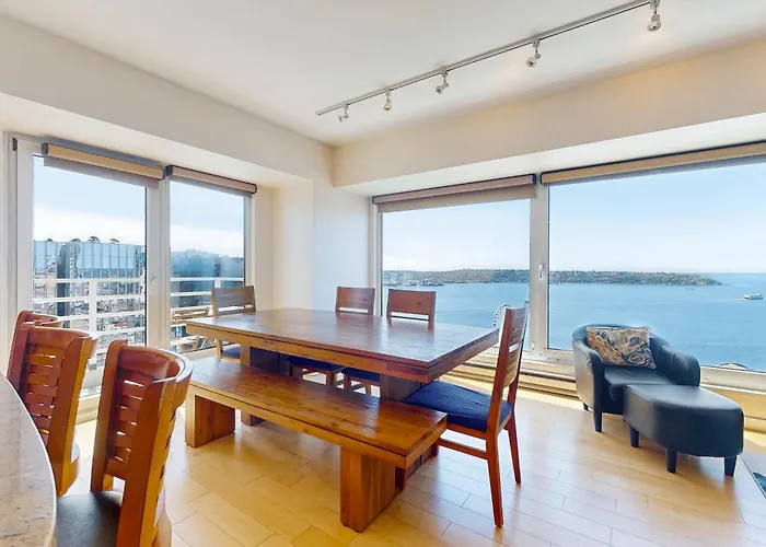 Newmark Bayview Luxury Suite