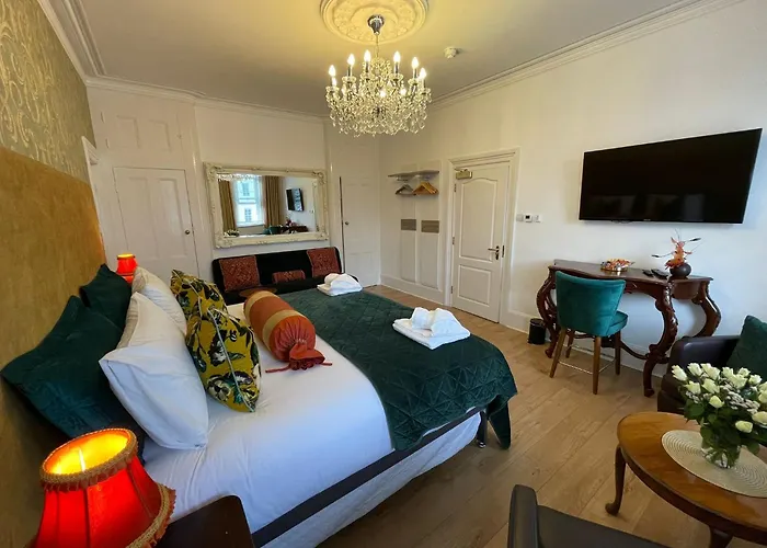 Guest house: Ashbys Accommodation & Spa Hire