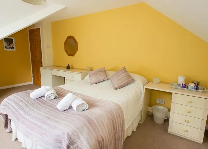 Healing Waters Sanctuary, Peaceful Retreat House, Glastonbury