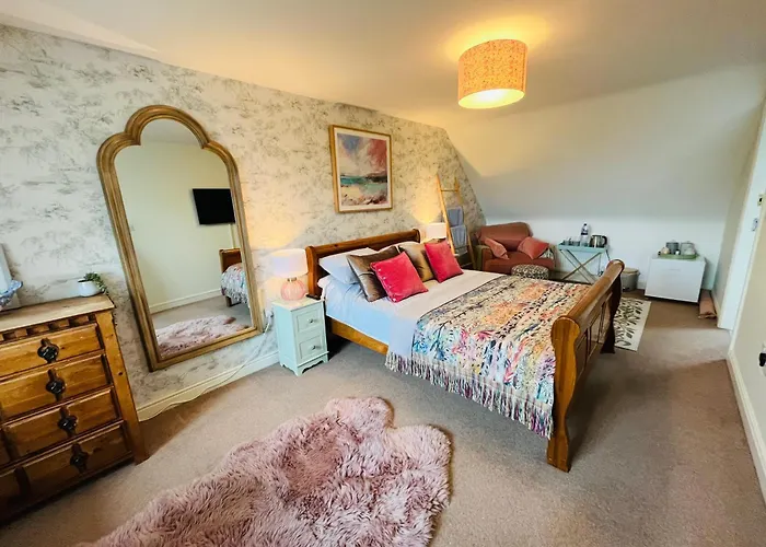 Number 2, Spacious Rooms, Near Ironbridge!