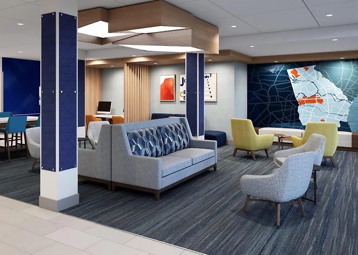 Hotel with pool: Holiday Inn Express Cape Canaveral By Ihg