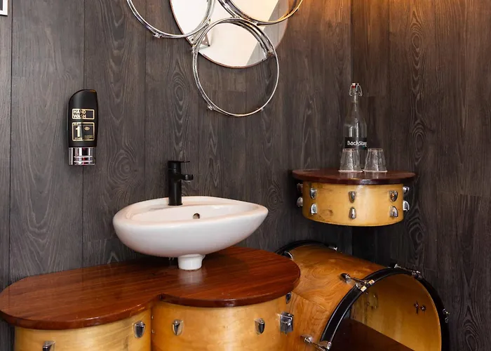 Luxury hotel only: Backstage Hotel Amsterdam