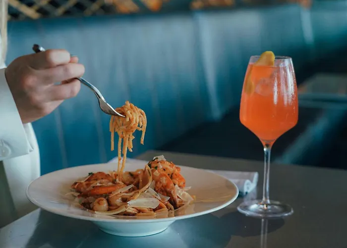 Hotel with pool: The Wade