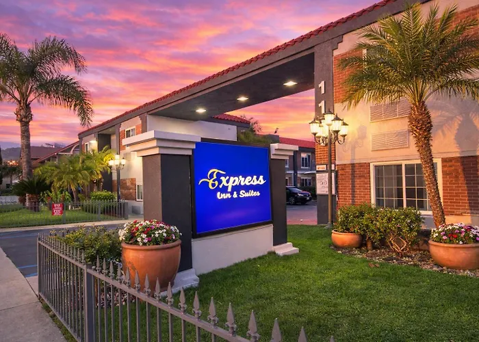 Express Inn & Suites Airport