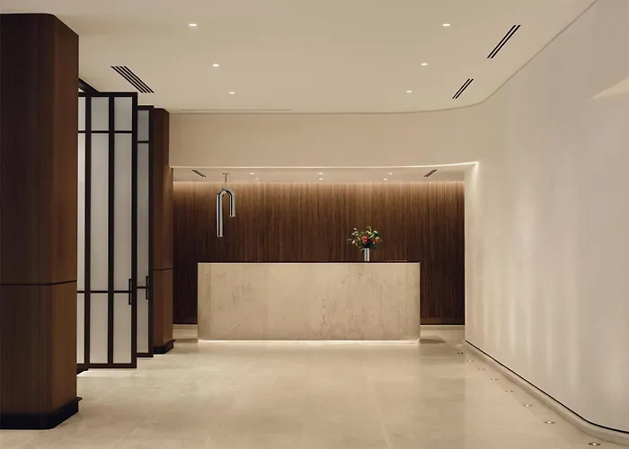 Vogue Montreal Downtown, Curio Collection By Hilton