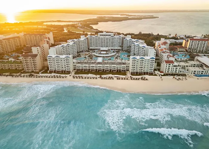 Hotel with Tennis: Hilton Cancun Mar Caribe All-Inclusive Resort