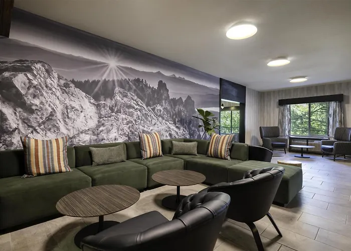 Family Hotel: The Newberry Hotel Bend, Tapestry Collection By Hilton