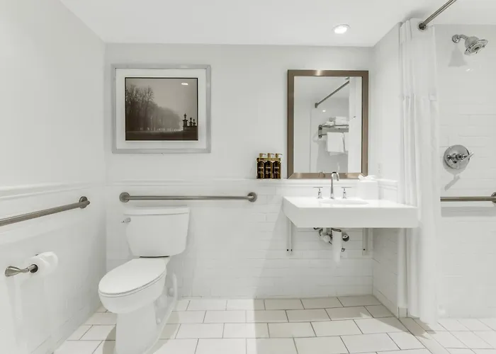 Hot Tub in Room Revere Boston Common