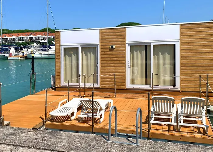 Campeggio: Marina Uno Floating Resort