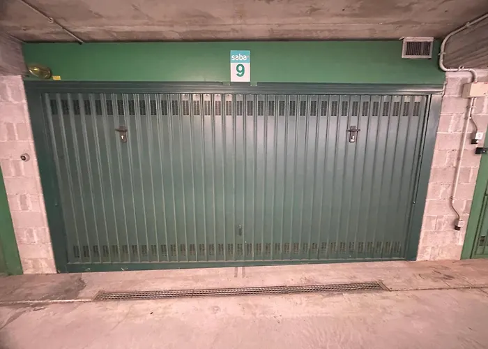 Casa vacanza: Residence Neverin City Center with Garage near Piazza Unità&Train Station