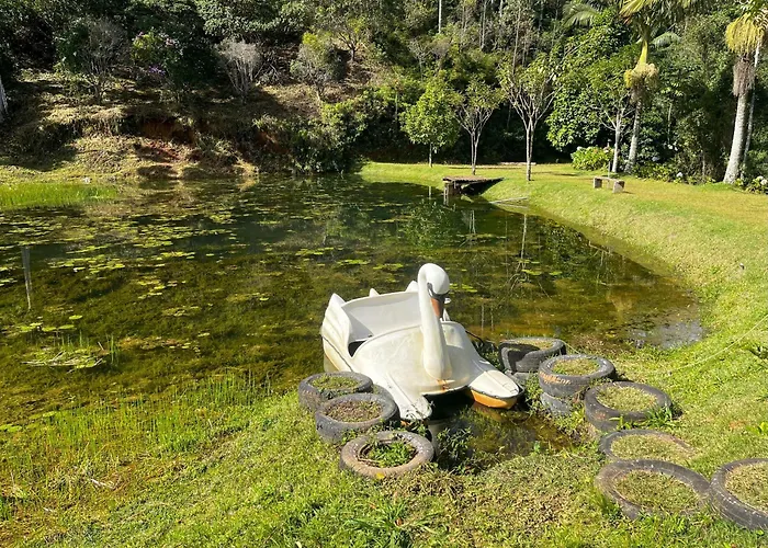 Sítio Recanto dos Lagos piscina sauna e churrasqueira