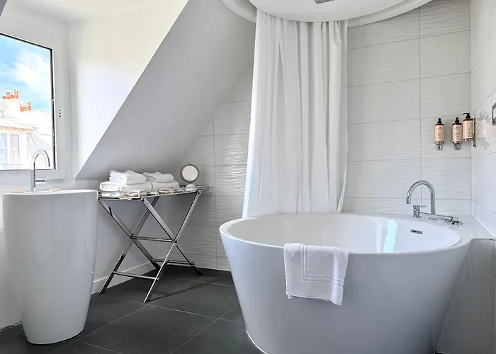 New Hotel Republique