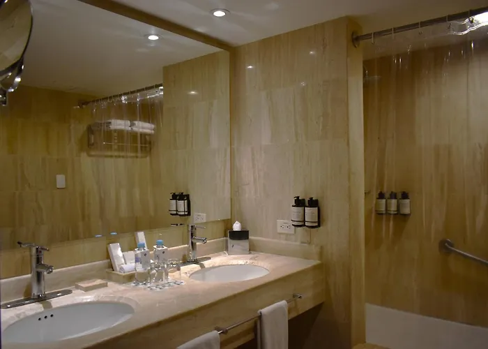 Luxury hotel only: Hotel Estelar La Fontana