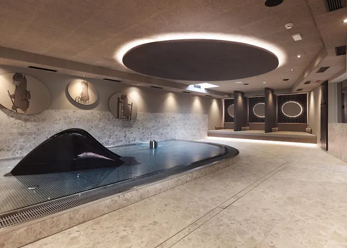 Aparthotel Familiaris - Family Apartments - Pools & Spa In Dolomites