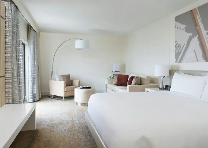 Hotel with Tennis: Chicago Marriott Downtown Magnificent Mile