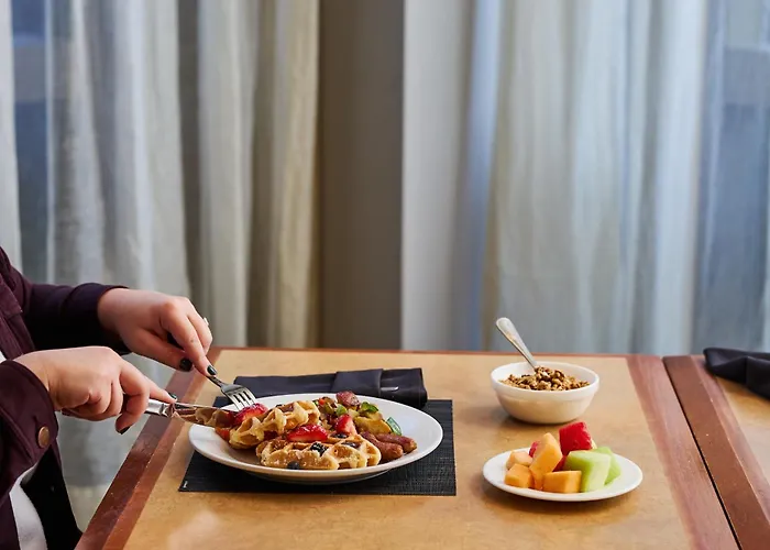 Renaissance Chicago O'Hare Suites Hotel